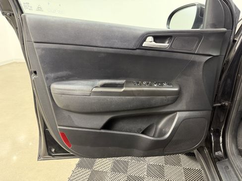 Used 2018 Kia Sportage LX image 8