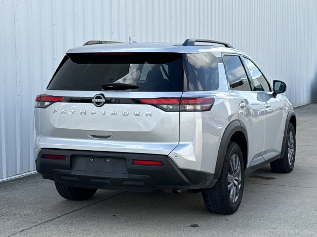 Used 2025 Nissan Pathfinder SV FWD image 4