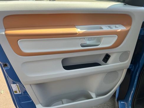 New 2025 Volkswagen ID. Buzz 1st Edition image 8