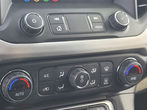 Used 2022 GMC Acadia SLE image 19