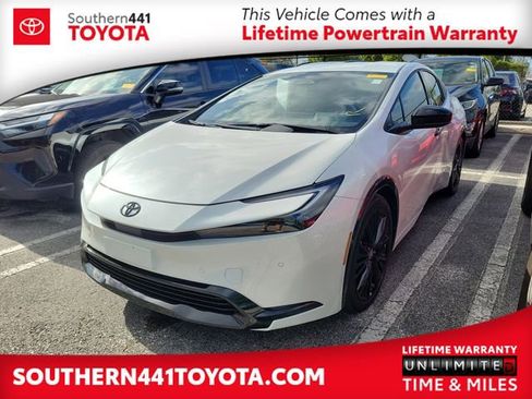 Used 2025 Toyota Prius image 1