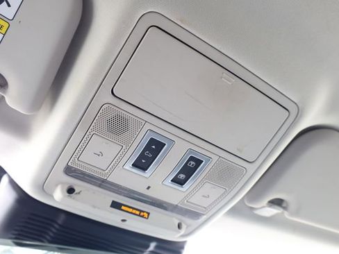 Used 2021 Land Rover Range Rover Evoque SE image 21