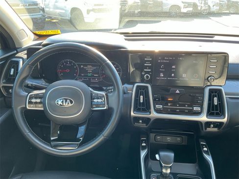 Used 2021 Kia Sorento S image 17