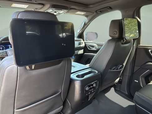 Used 2024 Chevrolet Suburban High Country image 38