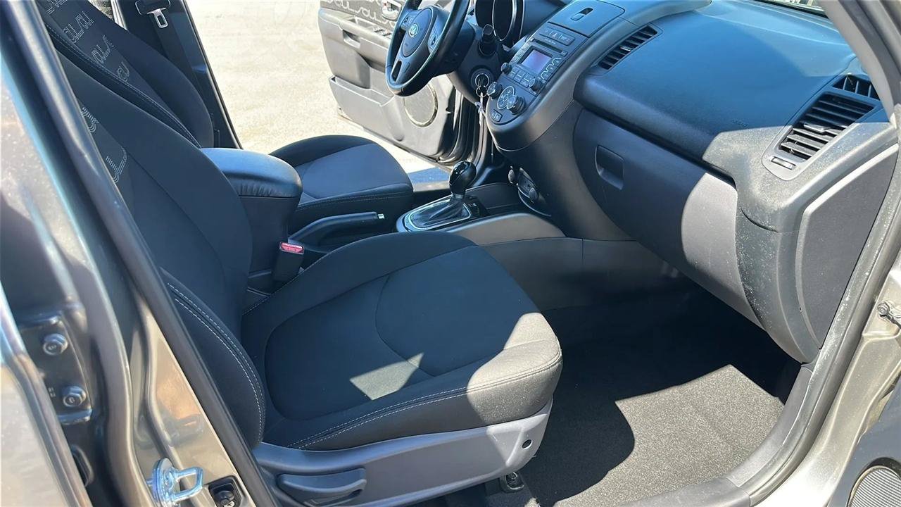 Used 2013 Kia Soul + FWD image 34