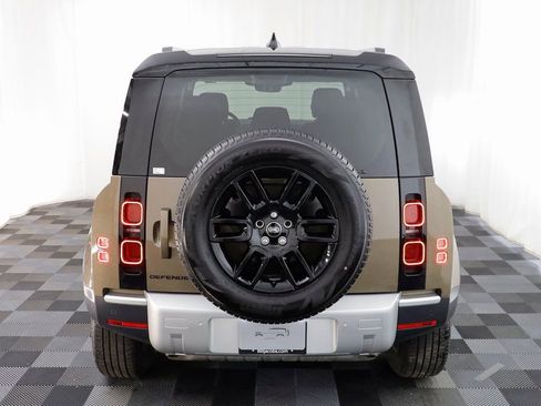 Used 2025 Land Rover Defender 110 S image 16