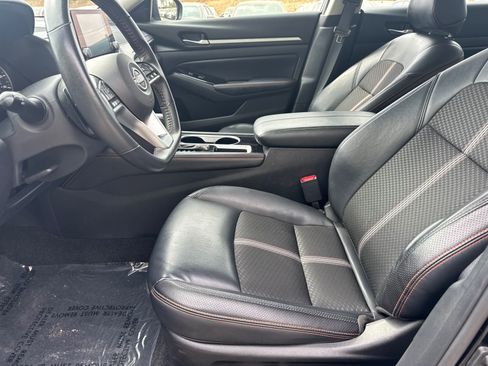 Used 2025 Nissan Altima 2.5 SR FWD image 9