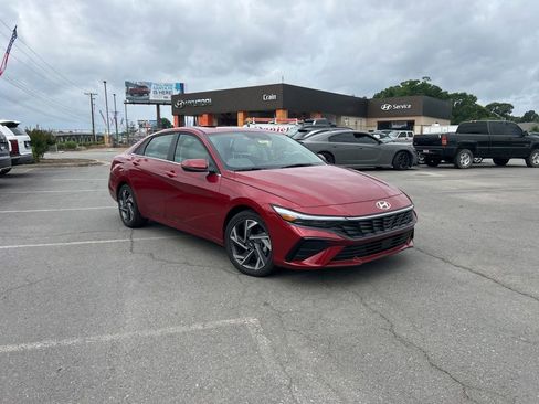 Certified 2026 Hyundai Elantra Limited FWD image 2