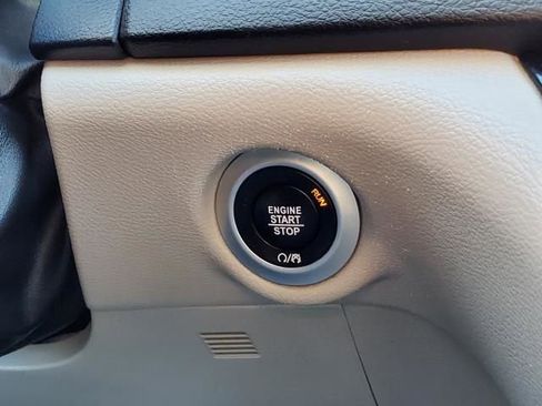 Used 2022 Chrysler Pacifica Touring-L image 29