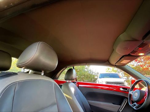 Used 2014 Volkswagen Beetle 2.5 image 23