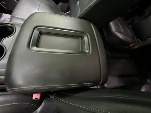 Used 2018 Chevrolet Suburban LT AWD/4WD image 26