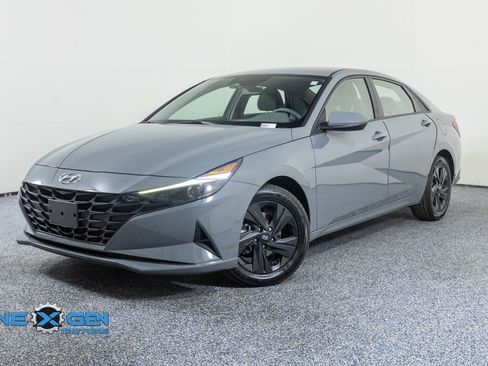 Used 2021 Hyundai Elantra SEL image 3