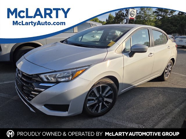 Used 2025 Nissan Versa SV FWD image 1