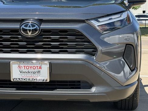 Used 2025 Toyota RAV4 LE AWD/4WD image 9