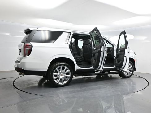 Used 2022 Chevrolet Tahoe High Country w/ Premium Package 2 AWD/4WD image 4