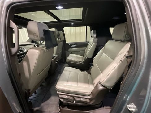 Used 2021 GMC Yukon XL SLT w/ SLT Premium Package RWD image 12