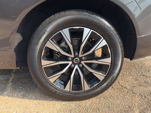 Used 2024 Volvo XC60 B5 Plus AWD/4WD image 33