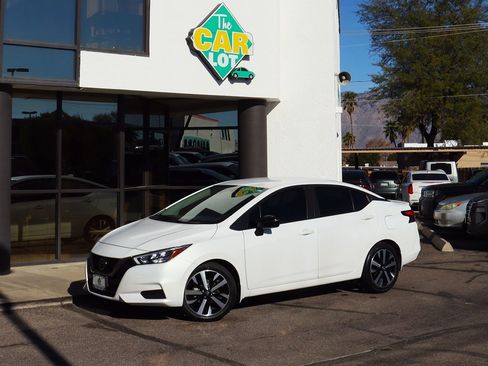 Used 2022 Nissan Versa SR w/ Convenience Package image 3