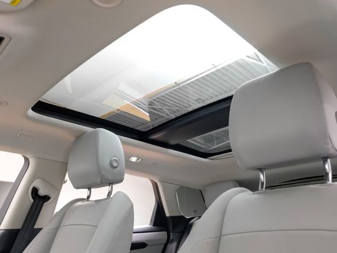 Used 2024 Land Rover Range Rover Evoque S image 5