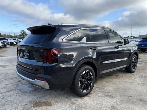 New 2026 Kia Sorento S image 4