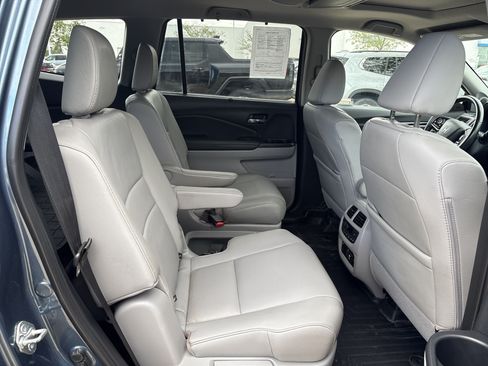 Used 2019 Honda Pilot Touring image 19