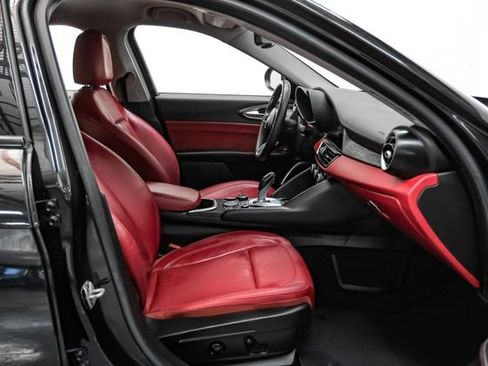 Used 2020 Alfa Romeo Giulia w/ Nero Edizione RWD image 28