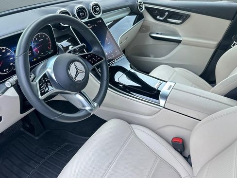 Used 2023 Mercedes-Benz GLC 300 image 4