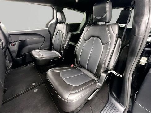 Used 2025 Chrysler Pacifica Select FWD image 26