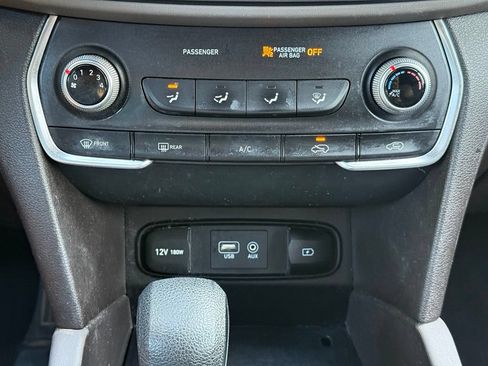 Used 2019 Hyundai Santa Fe SE AWD/4WD image 16