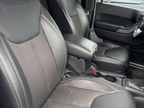 Used 2018 Jeep Wrangler Sport image 10