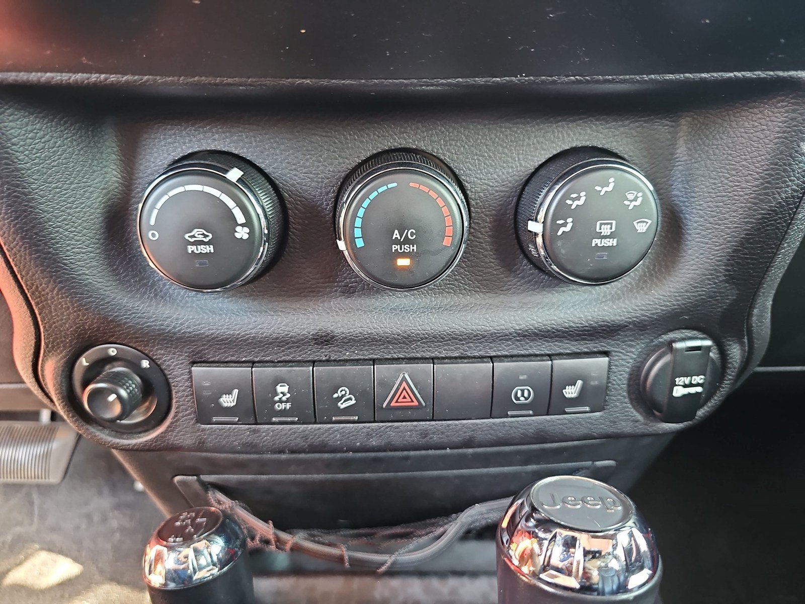 Used 2017 Jeep Wrangler Sahara w/ Dual Top Group AWD/4WD image 24