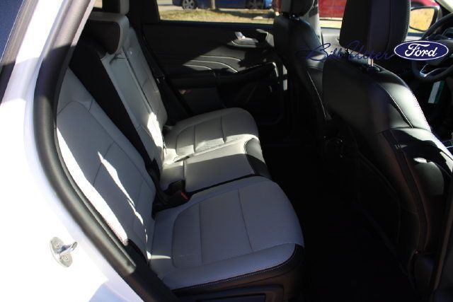 New 2025 Ford Escape SE FWD image 8