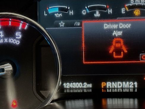 Used 2018 Ford F250 Platinum w/ Platinum Ultimate Package AWD/4WD image 13