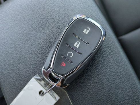 Used 2024 Chevrolet Trax RS w/ Sunroof Package FWD image 9