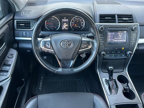 Used 2017 Toyota Camry SE image 17