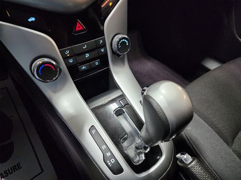 Used 2016 Chevrolet Cruze LT image 32