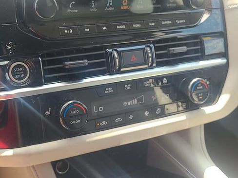 Used 2023 Nissan Pathfinder SL AWD/4WD image 20