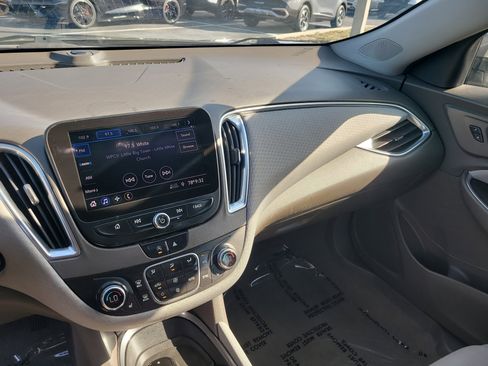 Used 2020 Chevrolet Malibu LT FWD image 19