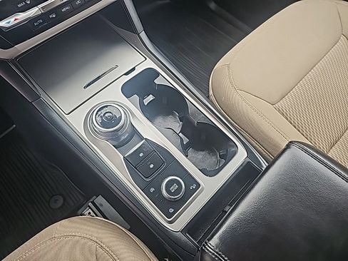 Used 2024 Ford Explorer XLT image 19