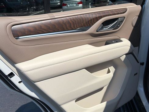 Used 2022 GMC Yukon Denali w/ Advanced Technology Package image 11