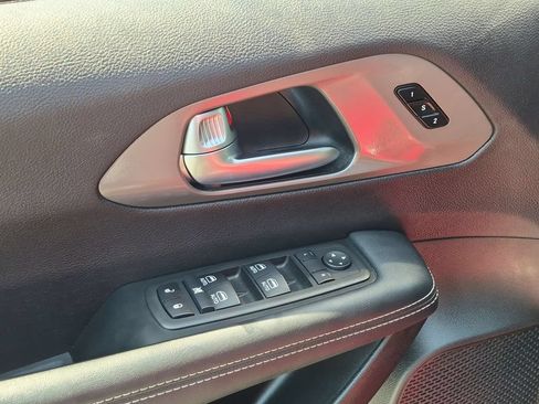 Used 2025 Chrysler Pacifica Select FWD image 13
