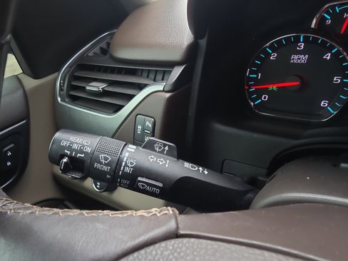 Used 2015 Chevrolet Tahoe LT image 17