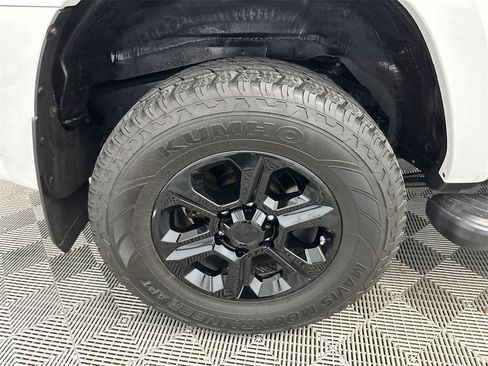 Used 2019 Toyota 4Runner SR5 Premium w/ Wilderness Package image 18