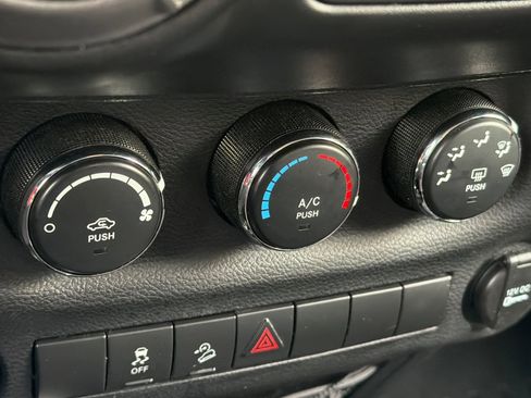 Used 2013 Jeep Wrangler Unlimited Sport image 19