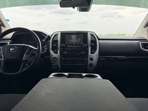 Used 2021 Nissan Titan SV AWD/4WD image 16