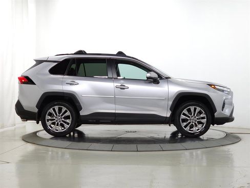 Used 2023 Toyota RAV4 XLE Premium image 8