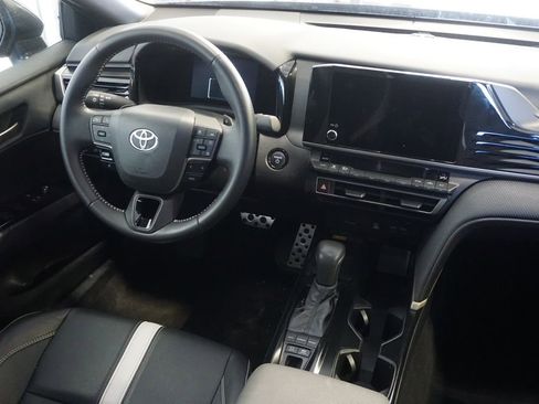 Used 2025 Toyota Camry SE image 24