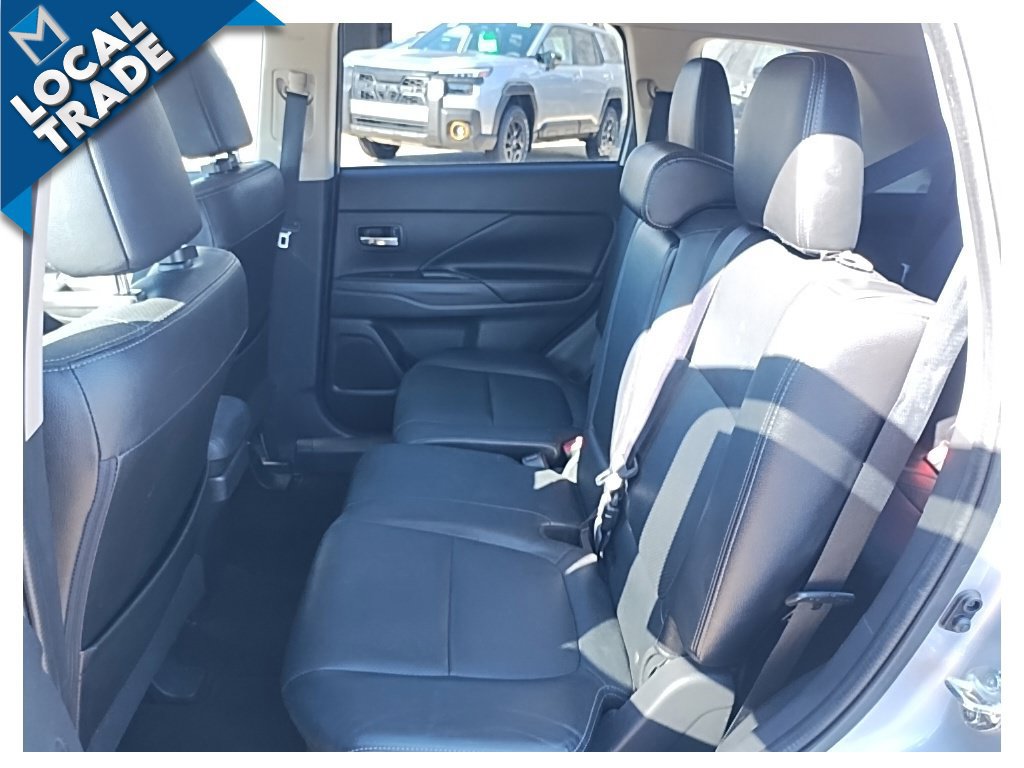 Used 2016 Mitsubishi Outlander SEL AWD/4WD image 16