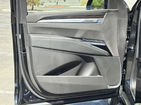 Certified 2025 Cadillac Escalade ESV Premium Luxury image 20
