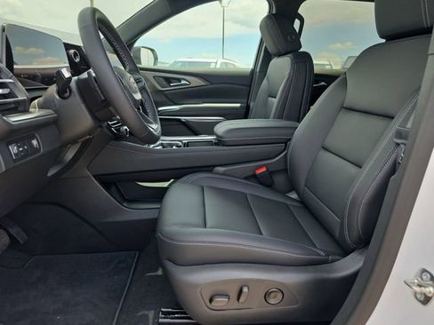 New 2026 Chevrolet Traverse LT w/ Sun and Wheel Package FWD image 10
